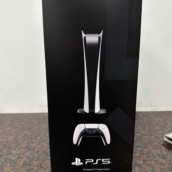 PS5 - Picture 5 of 7